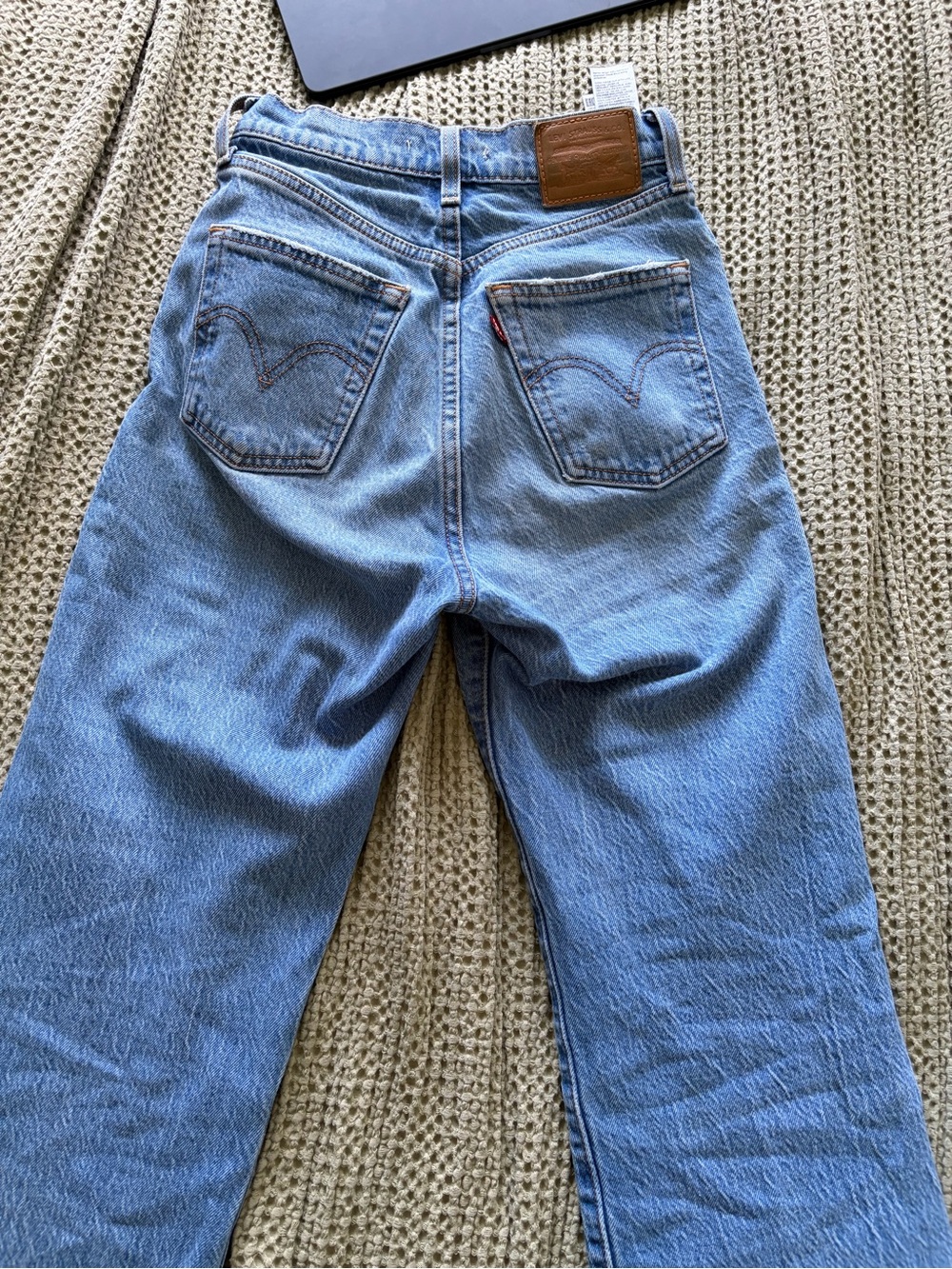 Levi's Ribcage High Rise Straight Ankle Jean - Picture 4 of 6